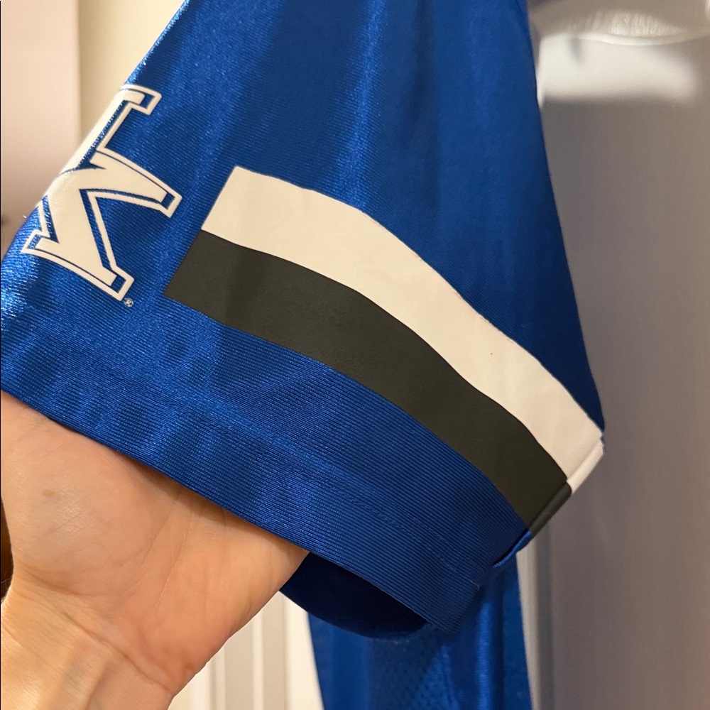 UK Wildcats Jersey with Number 5 - Picture 5 of 9